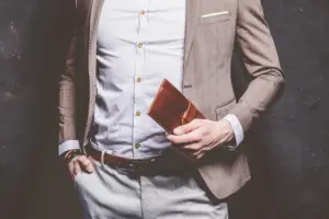 The Ultimate Guide to Choosing a Handmade Leather Wallet for Everyday Wear
