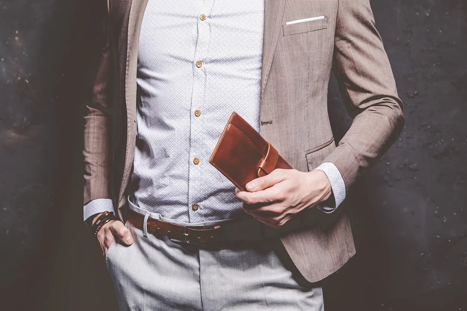 The Ultimate Guide to Choosing a Handmade Leather Wallet for Everyday Wear